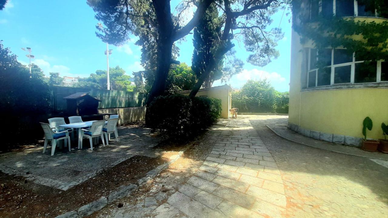 Old Captain'S Apartments - In A Pine Wood By The Sea And Tennis Courts Split Dış mekan fotoğraf