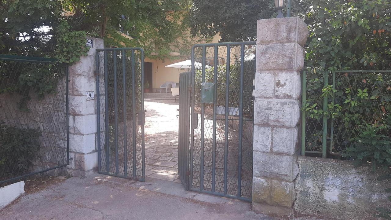 Old Captain'S Apartments - In A Pine Wood By The Sea And Tennis Courts Split Dış mekan fotoğraf
