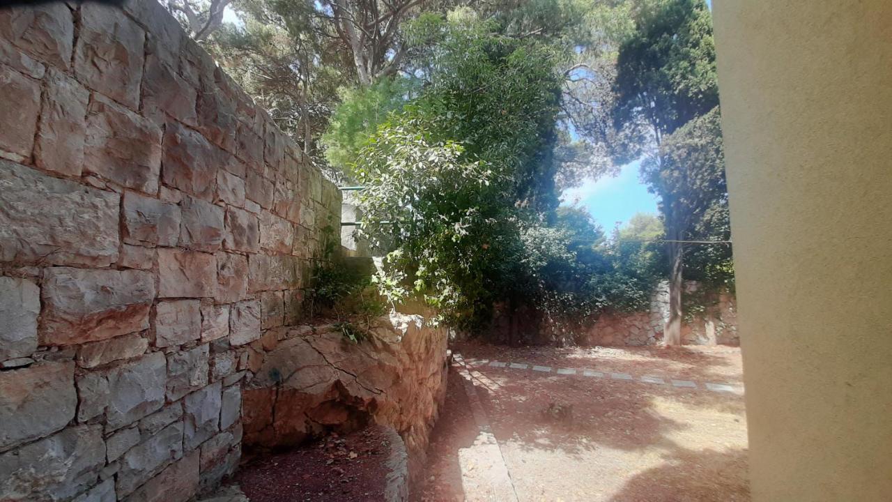 Old Captain'S Apartments - In A Pine Wood By The Sea And Tennis Courts Split Dış mekan fotoğraf