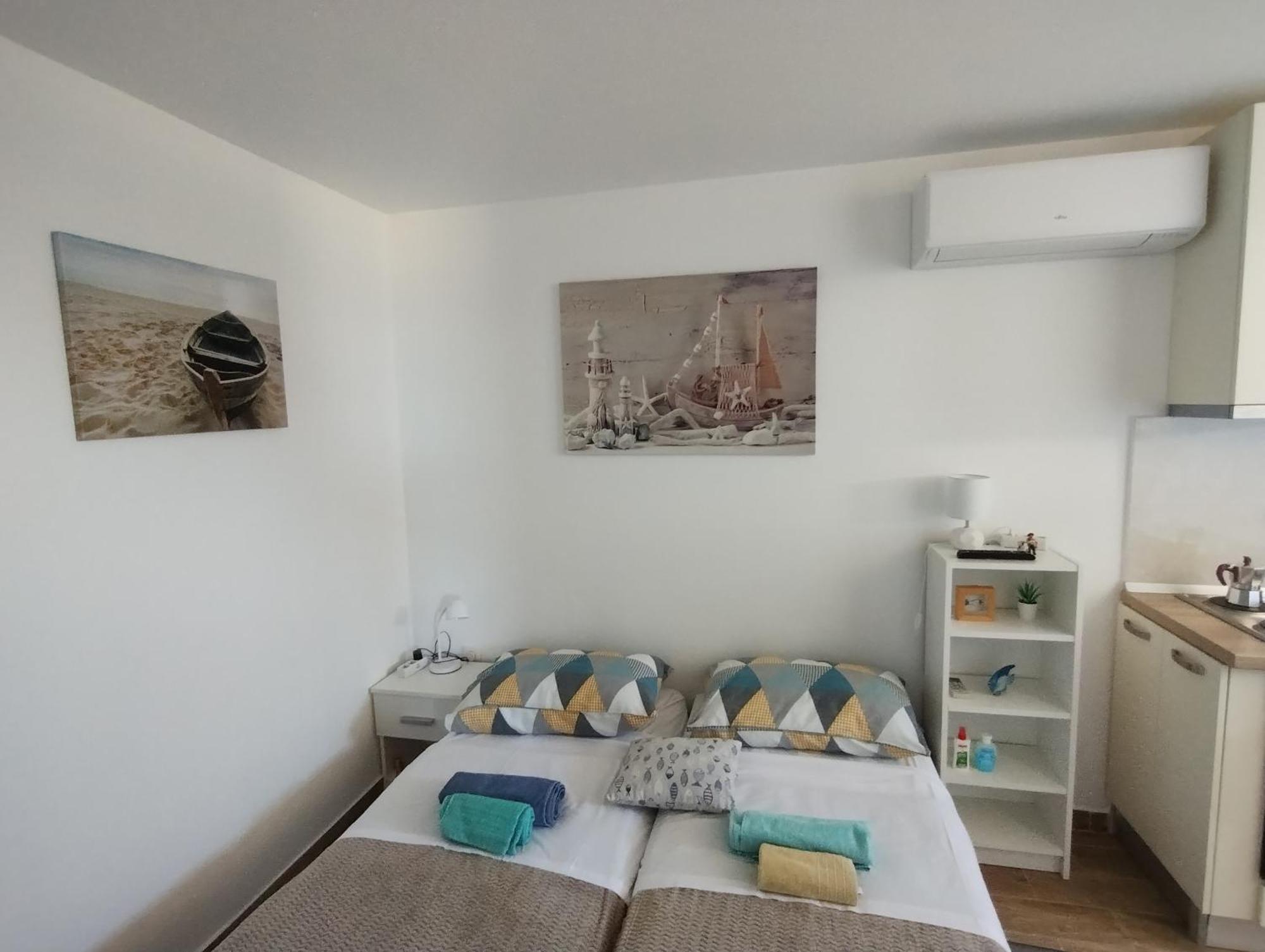 Old Captain'S Apartments - In A Pine Wood By The Sea And Tennis Courts Split Oda fotoğraf